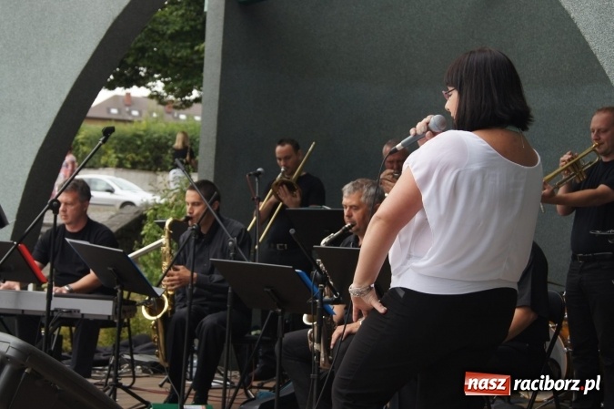 Zdjęcie w galerii na portalu naszraciborz.pl: Fantastyczny Kurcbend zagrał w Parku Roth  wiadomości z regionu