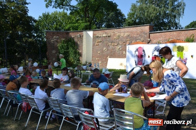 Zdjęcie w galerii na portalu naszraciborz.pl: Letnia Akcja Zamkowe Zuchy 2015 ruszyła na zamku  wiadomości z regionu