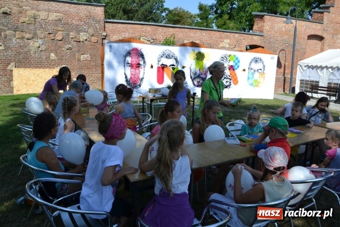 Zdjęcie w galerii na portalu naszraciborz.pl: Letnia Akcja Zamkowe Zuchy 2015 ruszyła na zamku  wiadomości z regionu