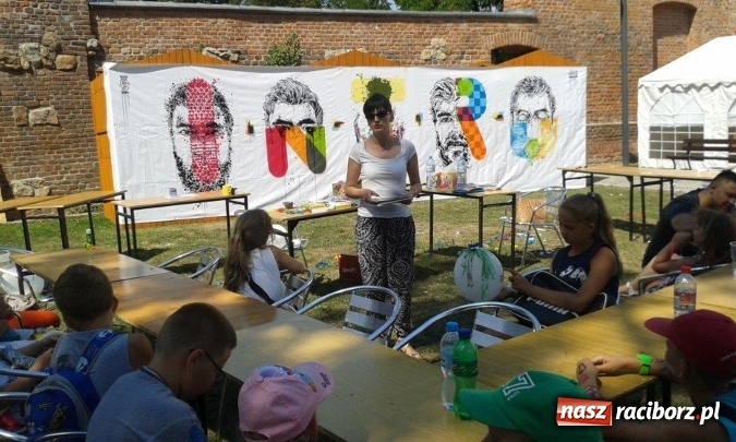 Zdjęcie w galerii na portalu naszraciborz.pl: Letnia Akcja Zamkowe Zuchy 2015 ruszyła na zamku  wiadomości z regionu