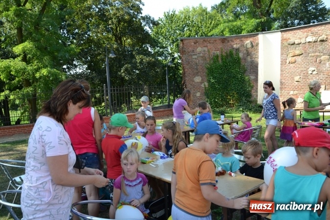 Zdjęcie w galerii na portalu naszraciborz.pl: Letnia Akcja Zamkowe Zuchy 2015 ruszyła na zamku  wiadomości z regionu