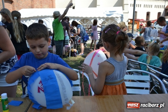 Zdjęcie w galerii na portalu naszraciborz.pl: Letnia Akcja Zamkowe Zuchy 2015 ruszyła na zamku  wiadomości z regionu