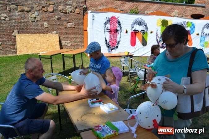 Zdjęcie w galerii na portalu naszraciborz.pl: Letnia Akcja Zamkowe Zuchy 2015 ruszyła na zamku  wiadomości z regionu