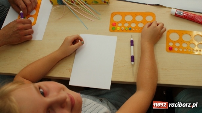 Zdjęcie w galerii na portalu naszraciborz.pl: Warsztaty z wyobraźnią – quilling wiadomości z regionu