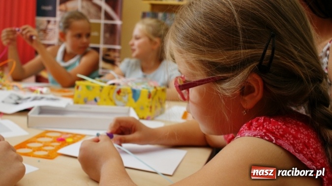 Zdjęcie w galerii na portalu naszraciborz.pl: Warsztaty z wyobraźnią – quilling wiadomości z regionu