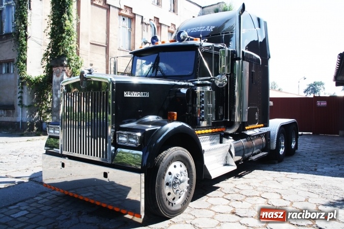 Zdjęcie w galerii na portalu naszraciborz.pl: Raciborzanin jest właścicielem ciężarówki Kenworth – jednej z dwóch znajdujących się w Polsce  wiadomości z regionu
