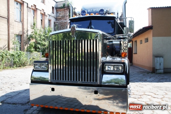 Zdjęcie w galerii na portalu naszraciborz.pl: Raciborzanin jest właścicielem ciężarówki Kenworth – jednej z dwóch znajdujących się w Polsce  wiadomości z regionu