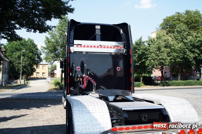 Zdjęcie w galerii na portalu naszraciborz.pl: Raciborzanin jest właścicielem ciężarówki Kenworth – jednej z dwóch znajdujących się w Polsce  wiadomości z regionu
