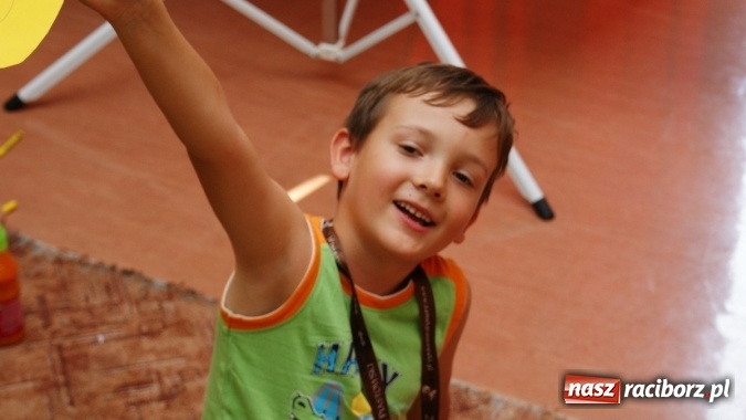 Zdjęcie w galerii na portalu naszraciborz.pl: Lato z Biblioteką w świecie dinozaurów wiadomości z regionu