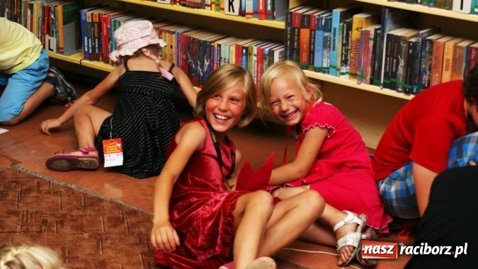 Zdjęcie w galerii na portalu naszraciborz.pl: Lato z Biblioteką w świecie dinozaurów wiadomości z regionu