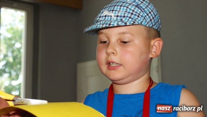 Zdjęcie w galerii na portalu naszraciborz.pl: Lato z Biblioteką w świecie dinozaurów wiadomości z regionu