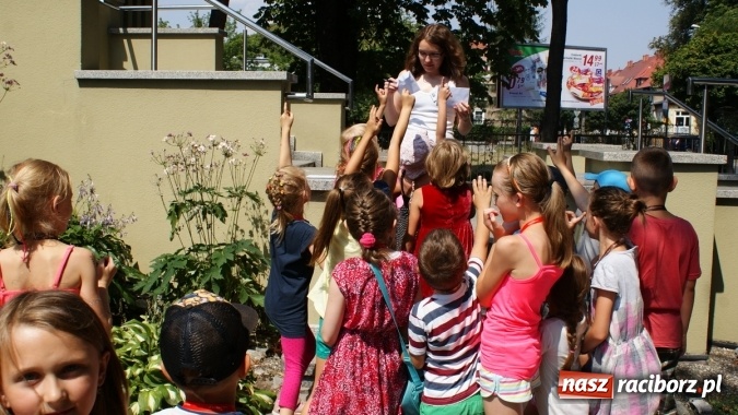Zdjęcie w galerii na portalu naszraciborz.pl: Lato z Biblioteką w świecie dinozaurów wiadomości z regionu