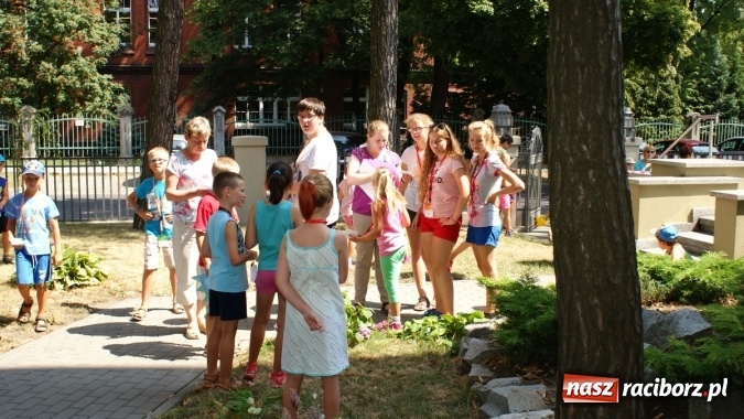 Zdjęcie w galerii na portalu naszraciborz.pl: Lato z Biblioteką w świecie dinozaurów wiadomości z regionu