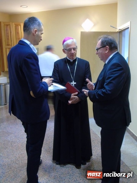 Zdjęcie w galerii na portalu naszraciborz.pl: Wojew&oacute;dzki Fundusz Ochrony Środowiska i Gospodarki Wodnej z ofertą dla księży wiadomości z regionu