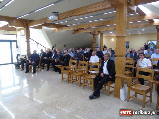 Zdjęcie w galerii na portalu naszraciborz.pl: Wojew&oacute;dzki Fundusz Ochrony Środowiska i Gospodarki Wodnej z ofertą dla księży wiadomości z regionu