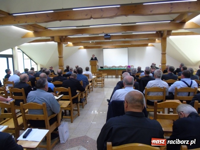 Zdjęcie w galerii na portalu naszraciborz.pl: Wojew&oacute;dzki Fundusz Ochrony Środowiska i Gospodarki Wodnej z ofertą dla księży wiadomości z regionu