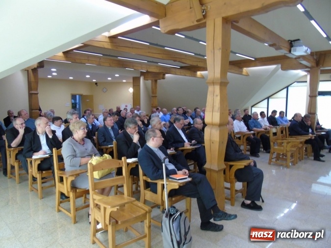 Zdjęcie w galerii na portalu naszraciborz.pl: Wojew&oacute;dzki Fundusz Ochrony Środowiska i Gospodarki Wodnej z ofertą dla księży wiadomości z regionu