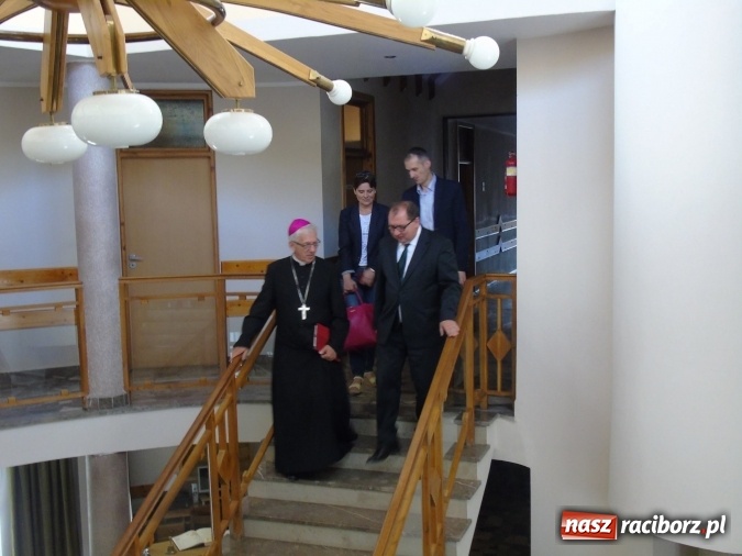 Zdjęcie w galerii na portalu naszraciborz.pl: Wojew&oacute;dzki Fundusz Ochrony Środowiska i Gospodarki Wodnej z ofertą dla księży wiadomości z regionu