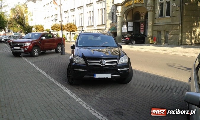 Zdjęcie w galerii na portalu naszraciborz.pl: Panie, co to za parkowanie? wiadomości z regionu