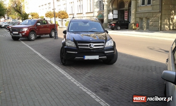 Zdjęcie w galerii na portalu naszraciborz.pl: Panie, co to za parkowanie? wiadomości z regionu