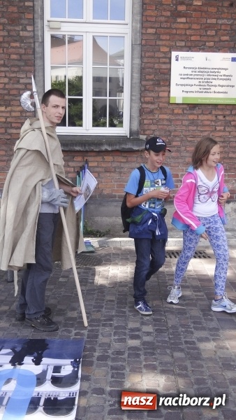 Zdjęcie w galerii na portalu naszraciborz.pl: Wieża Babel, czyli niecodzienne zwiedzanie Wawelu przez wychowank&oacute;w świetlicy z Krzanowic i Wojnowic wiadomości z regionu