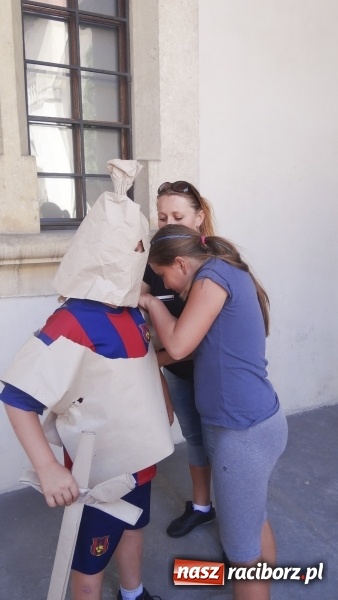 Zdjęcie w galerii na portalu naszraciborz.pl: Wieża Babel, czyli niecodzienne zwiedzanie Wawelu przez wychowank&oacute;w świetlicy z Krzanowic i Wojnowic wiadomości z regionu