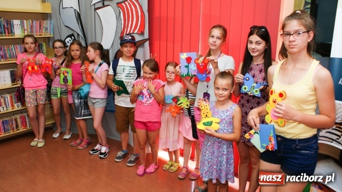 Zdjęcie w galerii na portalu naszraciborz.pl: Uczestnicy Lata z Biblioteką tworzyli cudeńka z filcu wiadomości z regionu