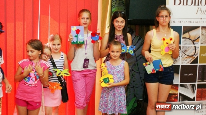 Zdjęcie w galerii na portalu naszraciborz.pl: Uczestnicy Lata z Biblioteką tworzyli cudeńka z filcu wiadomości z regionu