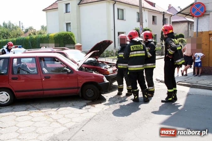 Zdjęcie w galerii na portalu naszraciborz.pl: Na skrzyżowaniu ulic Słonecznej i Miechowskiej zderzyły się dwa samochody   wiadomości z regionu
