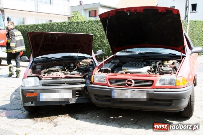 Zdjęcie w galerii na portalu naszraciborz.pl: Na skrzyżowaniu ulic Słonecznej i Miechowskiej zderzyły się dwa samochody   wiadomości z regionu
