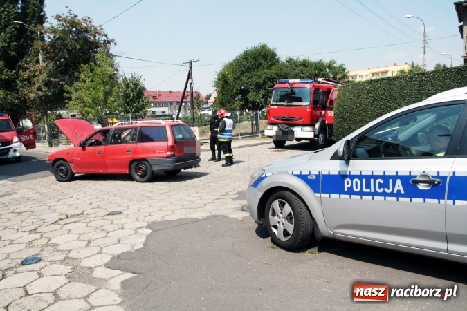 Zdjęcie w galerii na portalu naszraciborz.pl: Na skrzyżowaniu ulic Słonecznej i Miechowskiej zderzyły się dwa samochody   wiadomości z regionu