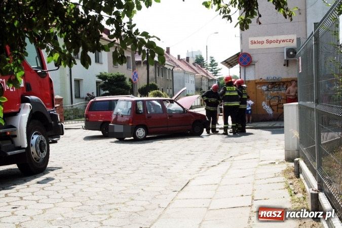 Zdjęcie w galerii na portalu naszraciborz.pl: Na skrzyżowaniu ulic Słonecznej i Miechowskiej zderzyły się dwa samochody   wiadomości z regionu