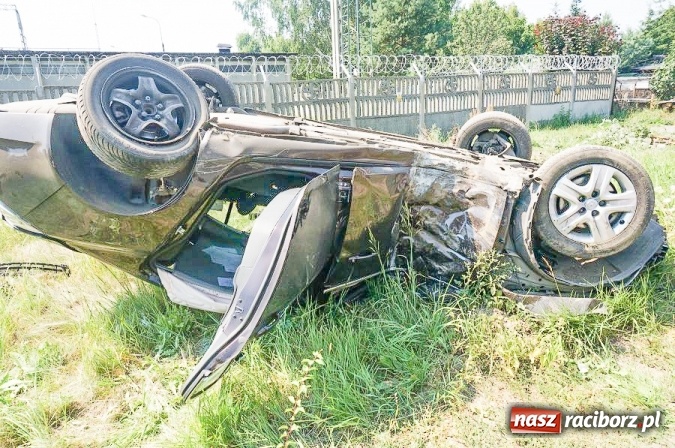 Zdjęcie w galerii na portalu naszraciborz.pl: Wypadek nieoznakowanego radiowozu policyjnego wiadomości z regionu