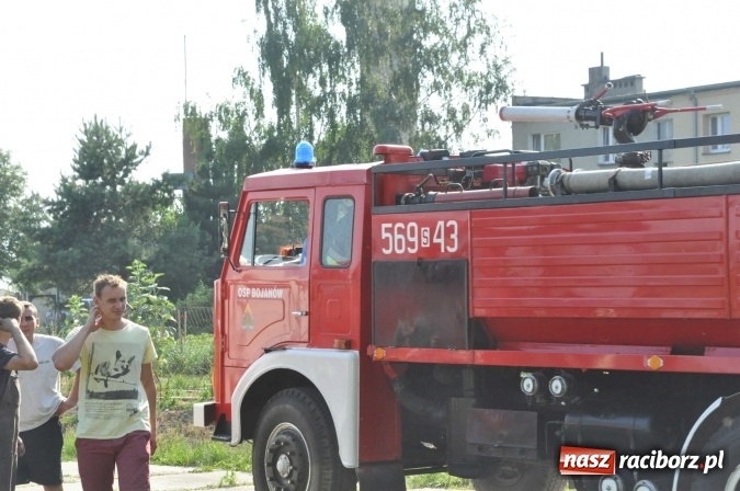 Zdjęcie w galerii na portalu naszraciborz.pl: Słup dymu widoczny aż z Brzezia. W Strzybniku paliło się kilka hektarów ścierniska wiadomości z regionu