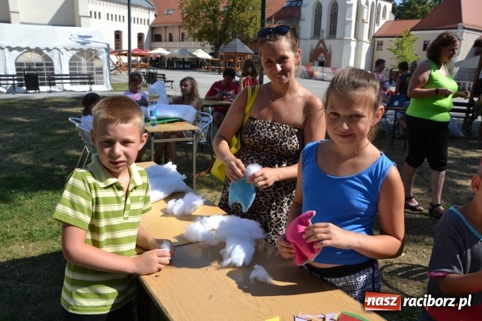 Zdjęcie w galerii na portalu naszraciborz.pl: Spotkanie z pluszakami, czyli kolejna odsłona Letniej Akcji Zamkowe Zuchy 2015 na zamku wiadomości z regionu