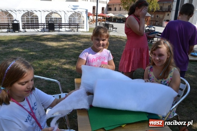 Zdjęcie w galerii na portalu naszraciborz.pl: Spotkanie z pluszakami, czyli kolejna odsłona Letniej Akcji Zamkowe Zuchy 2015 na zamku wiadomości z regionu