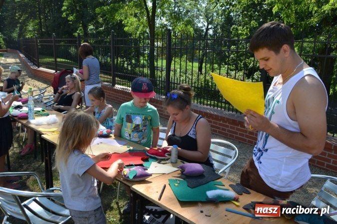 Zdjęcie w galerii na portalu naszraciborz.pl: Spotkanie z pluszakami, czyli kolejna odsłona Letniej Akcji Zamkowe Zuchy 2015 na zamku wiadomości z regionu