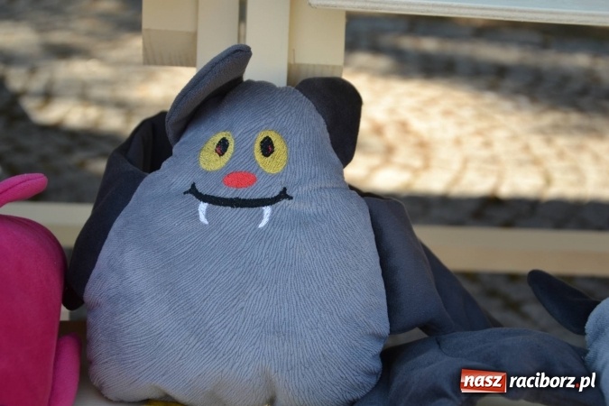 Zdjęcie w galerii na portalu naszraciborz.pl: Spotkanie z pluszakami, czyli kolejna odsłona Letniej Akcji Zamkowe Zuchy 2015 na zamku wiadomości z regionu