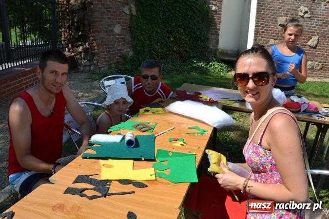 Zdjęcie w galerii na portalu naszraciborz.pl: Spotkanie z pluszakami, czyli kolejna odsłona Letniej Akcji Zamkowe Zuchy 2015 na zamku wiadomości z regionu