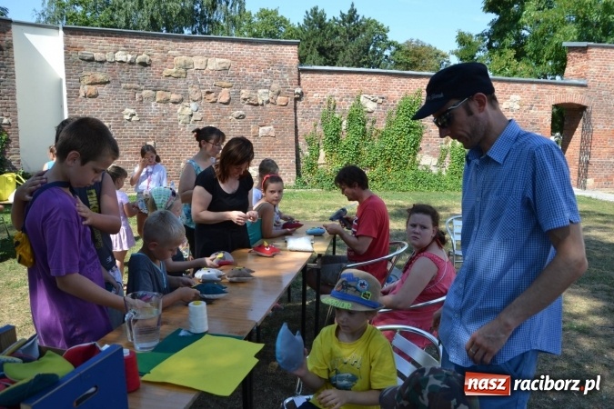 Zdjęcie w galerii na portalu naszraciborz.pl: Spotkanie z pluszakami, czyli kolejna odsłona Letniej Akcji Zamkowe Zuchy 2015 na zamku wiadomości z regionu