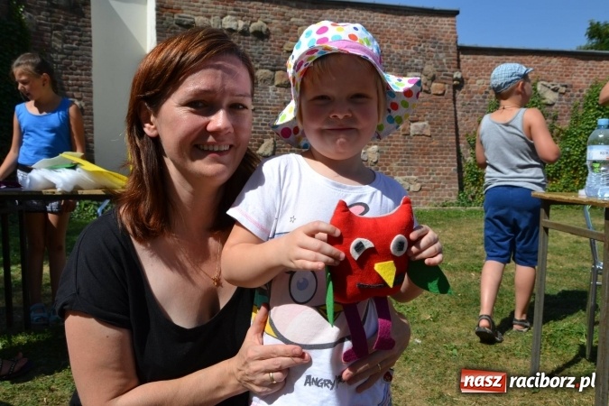 Zdjęcie w galerii na portalu naszraciborz.pl: Spotkanie z pluszakami, czyli kolejna odsłona Letniej Akcji Zamkowe Zuchy 2015 na zamku wiadomości z regionu