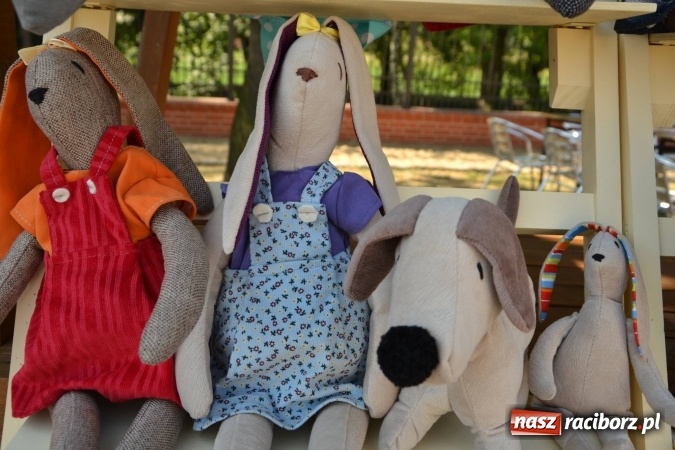 Zdjęcie w galerii na portalu naszraciborz.pl: Spotkanie z pluszakami, czyli kolejna odsłona Letniej Akcji Zamkowe Zuchy 2015 na zamku wiadomości z regionu