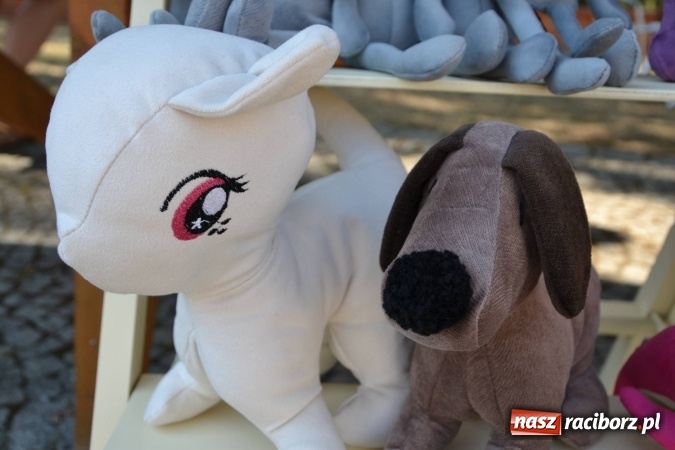 Zdjęcie w galerii na portalu naszraciborz.pl: Spotkanie z pluszakami, czyli kolejna odsłona Letniej Akcji Zamkowe Zuchy 2015 na zamku wiadomości z regionu