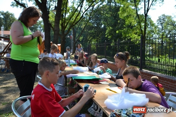 Zdjęcie w galerii na portalu naszraciborz.pl: Spotkanie z pluszakami, czyli kolejna odsłona Letniej Akcji Zamkowe Zuchy 2015 na zamku wiadomości z regionu