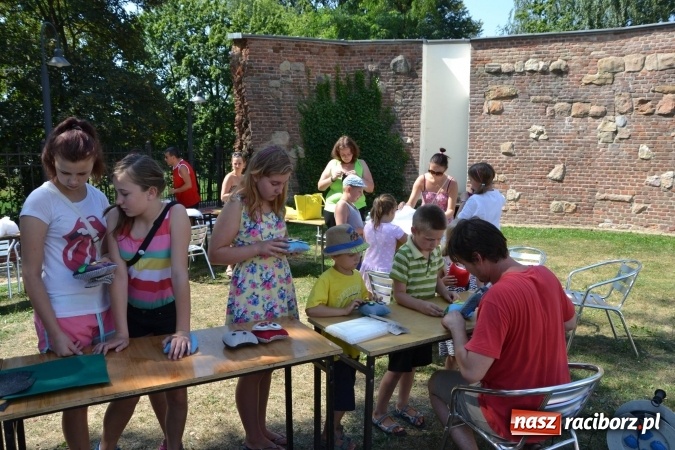 Zdjęcie w galerii na portalu naszraciborz.pl: Spotkanie z pluszakami, czyli kolejna odsłona Letniej Akcji Zamkowe Zuchy 2015 na zamku wiadomości z regionu