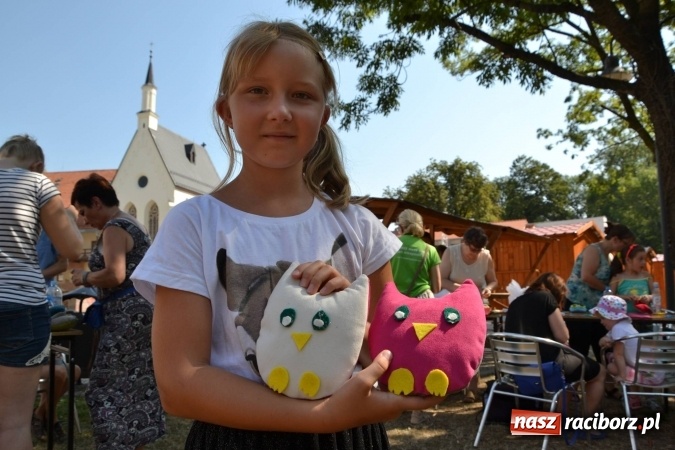 Zdjęcie w galerii na portalu naszraciborz.pl: Spotkanie z pluszakami, czyli kolejna odsłona Letniej Akcji Zamkowe Zuchy 2015 na zamku wiadomości z regionu