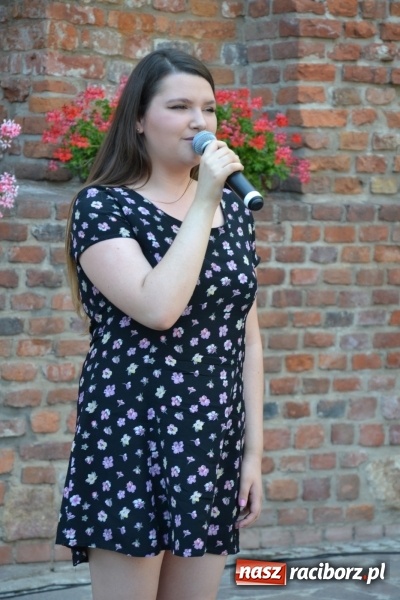 Zdjęcie w galerii na portalu naszraciborz.pl: Piosenki na Zamku czar - wokaliści Mirażu wystąpili na zamku wiadomości z regionu