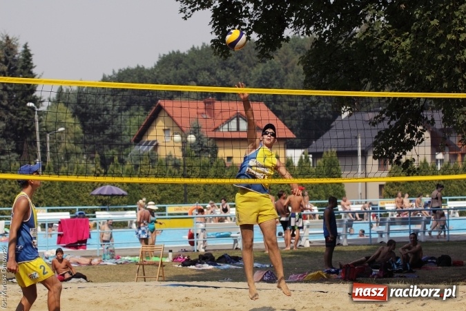 Zdjęcie w galerii na portalu naszraciborz.pl: Rozegrali Mistrzostwa Raciborza w siatkówce plażowej chłopców  wiadomości z regionu