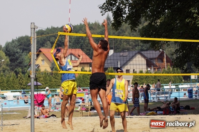Zdjęcie w galerii na portalu naszraciborz.pl: Rozegrali Mistrzostwa Raciborza w siatkówce plażowej chłopców  wiadomości z regionu