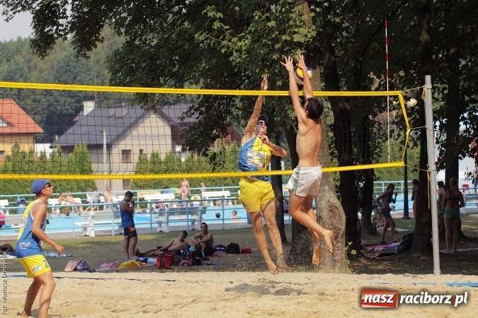 Zdjęcie w galerii na portalu naszraciborz.pl: Rozegrali Mistrzostwa Raciborza w siatkówce plażowej chłopców  wiadomości z regionu